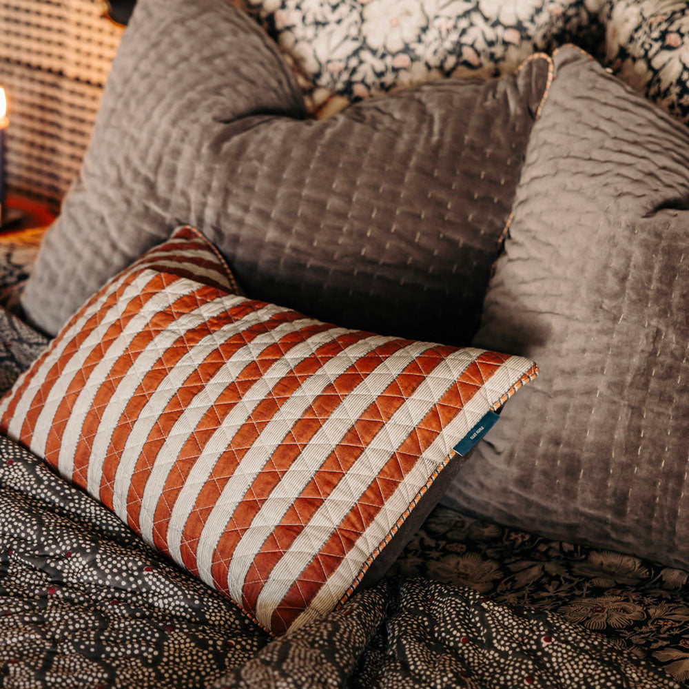 Coussin Riku Catane